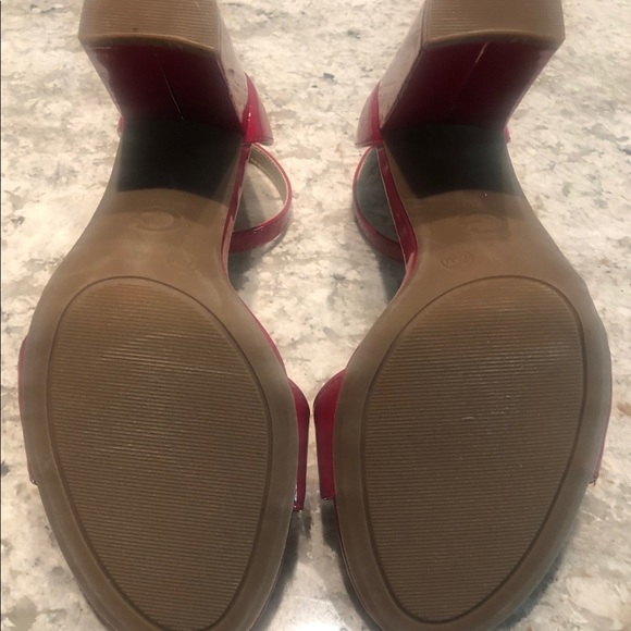 Red high heel shoes by Guess - Picture 5 of 6